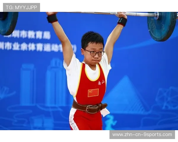 举重俱乐部与大学合作开展力量训练科学课程，举重比赛项目
